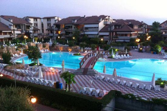 ديسينسانو ديل غاردا Apartment With Garden And Grill - Green Residence Sirmione المظهر الخارجي الصورة