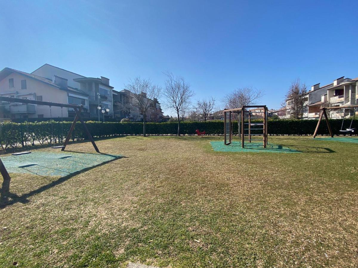 ديسينسانو ديل غاردا Apartment With Garden And Grill - Green Residence Sirmione المظهر الخارجي الصورة