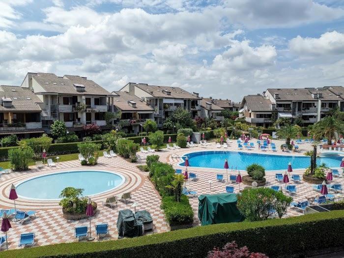 ديسينسانو ديل غاردا Apartment With Garden And Grill - Green Residence Sirmione المظهر الخارجي الصورة