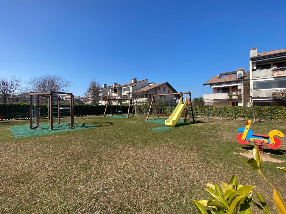ديسينسانو ديل غاردا Apartment With Garden And Grill - Green Residence Sirmione المظهر الخارجي الصورة