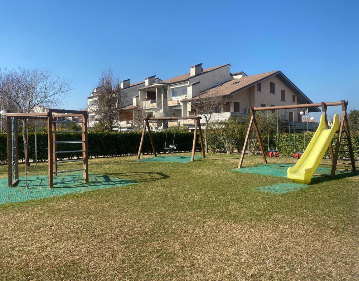 ديسينسانو ديل غاردا Apartment With Garden And Grill - Green Residence Sirmione المظهر الخارجي الصورة